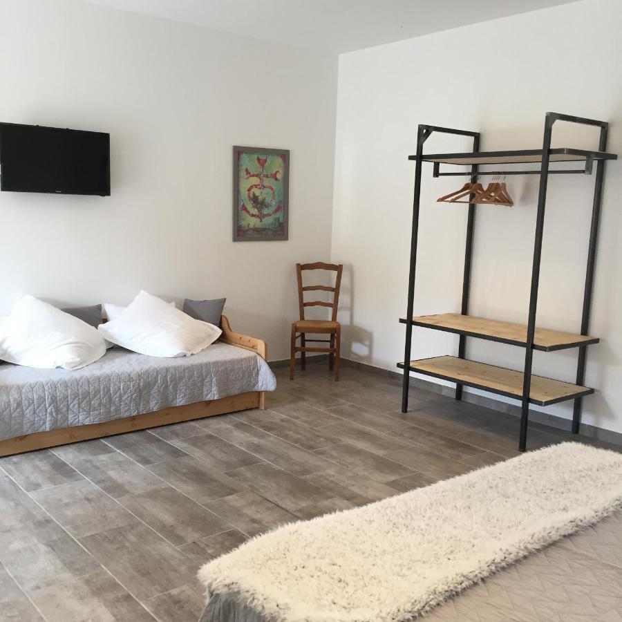 サン・ジル Mas D'Auzieres Bed & Breakfast エクステリア 写真
