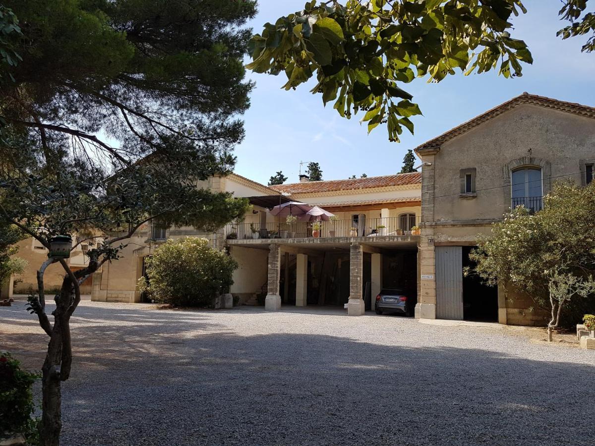 サン・ジル Mas D'Auzieres Bed & Breakfast エクステリア 写真